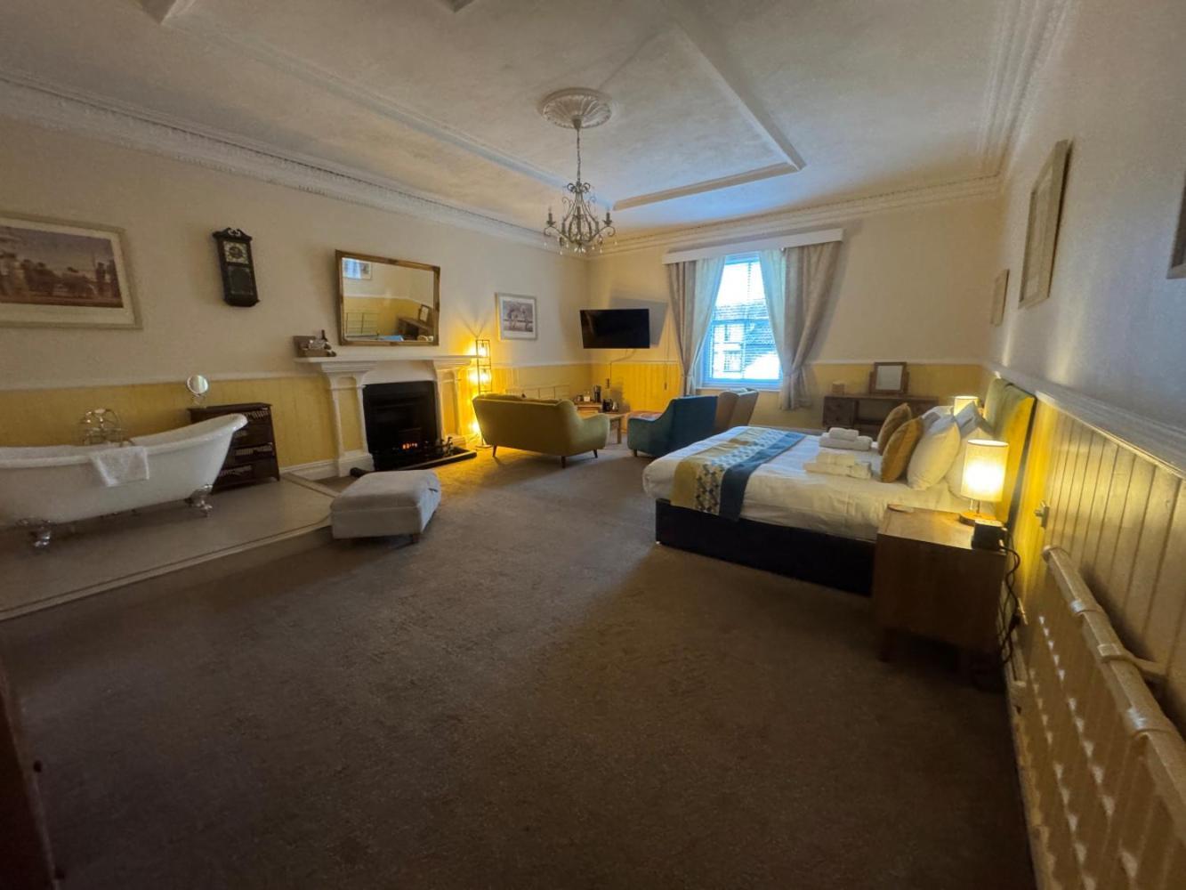The Red Lion Hotel Cromer Exterior foto A suite at the hotel